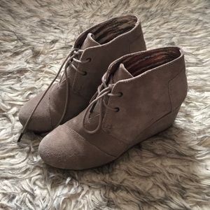 TOMS Wedge Ankle Boots Tan Suede Leather